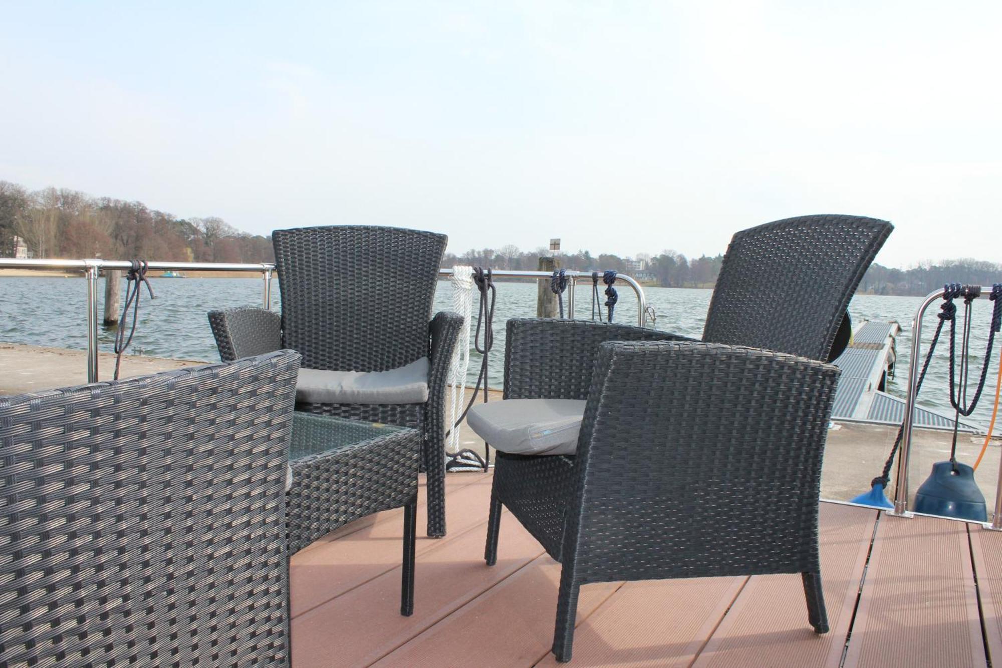 Wohlfuehlboot Hausboot - Festlieger Im Hafen Bad Saarow - Wc An Bord, Dusche An Land Hotel Eksteriør billede