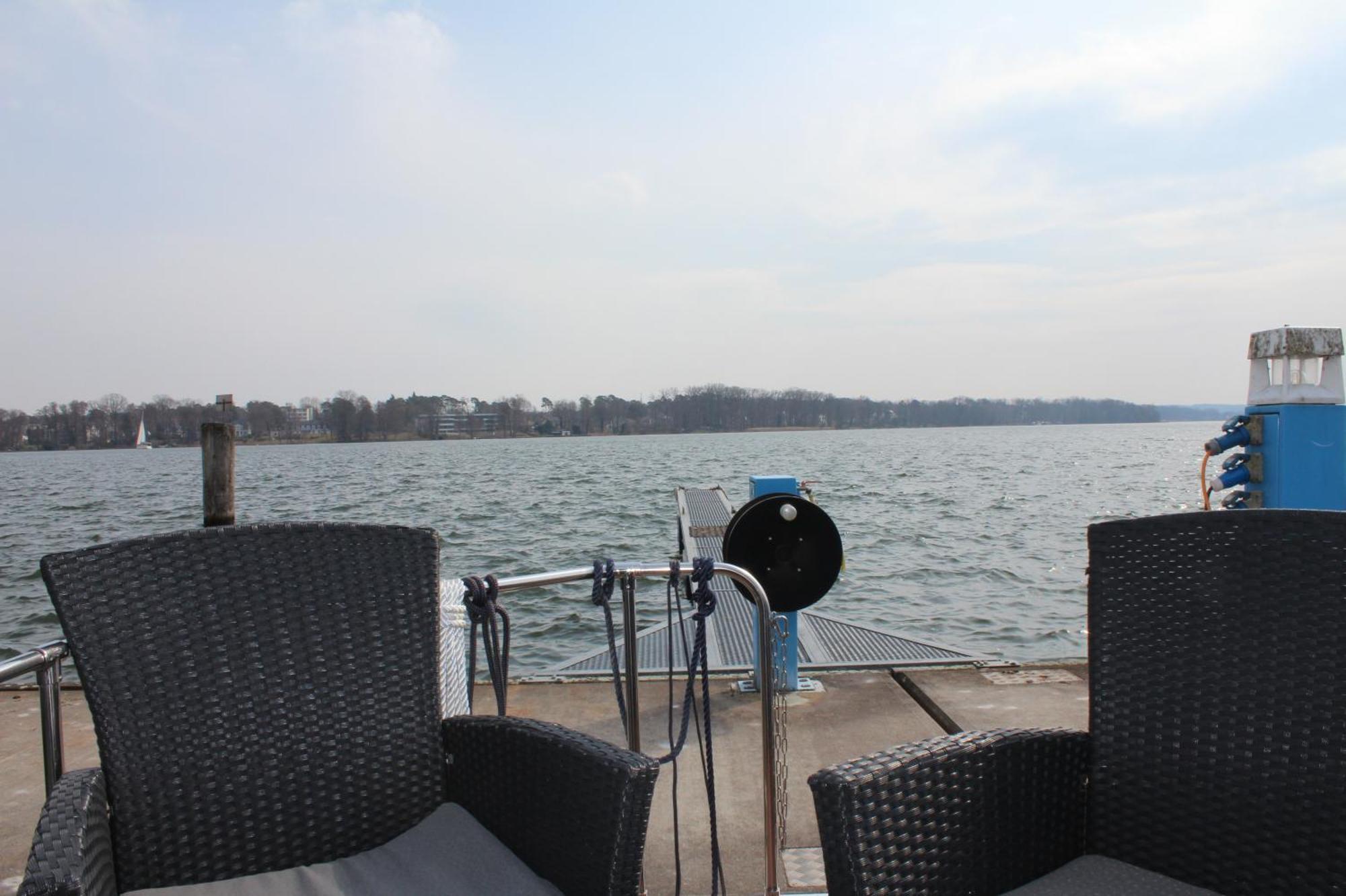 Wohlfuehlboot Hausboot - Festlieger Im Hafen Bad Saarow - Wc An Bord, Dusche An Land Hotel Eksteriør billede